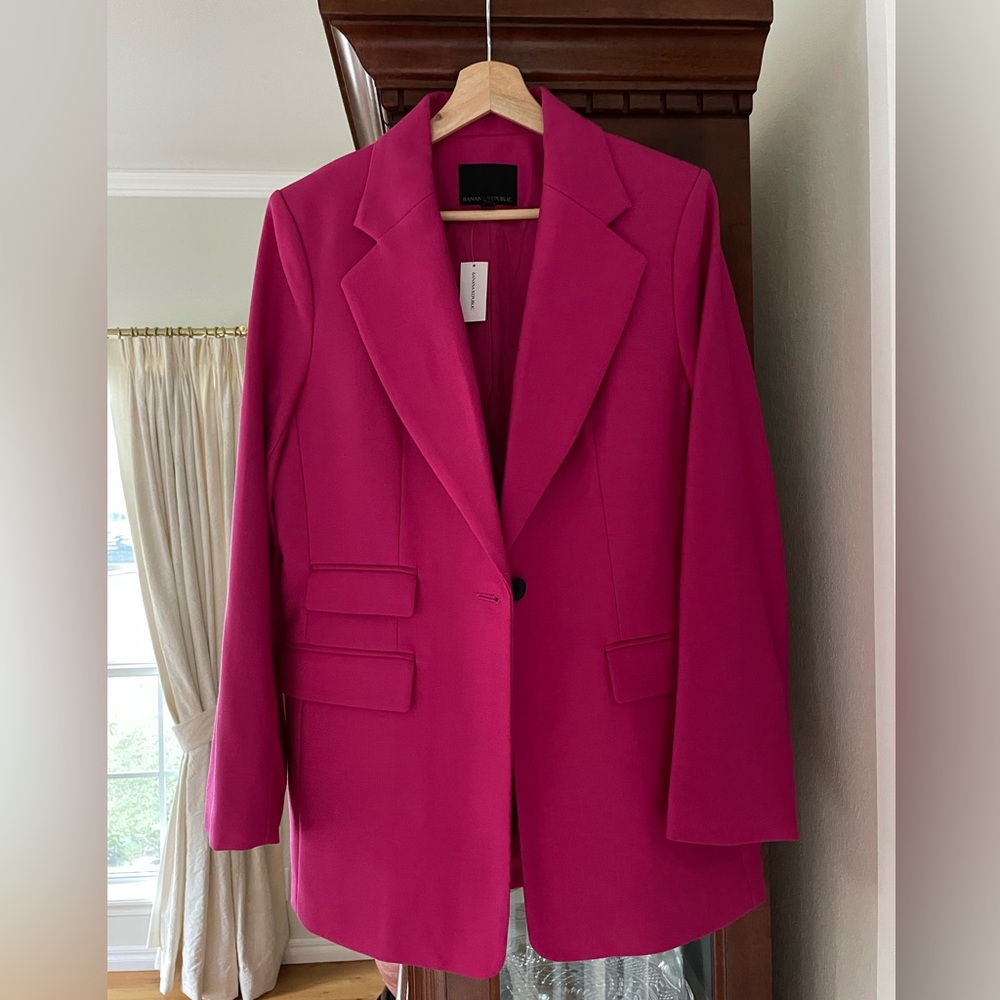 Banana Republic Lido Sculpted Italian Wool Blazer in fuchsia, size 12, NWT.